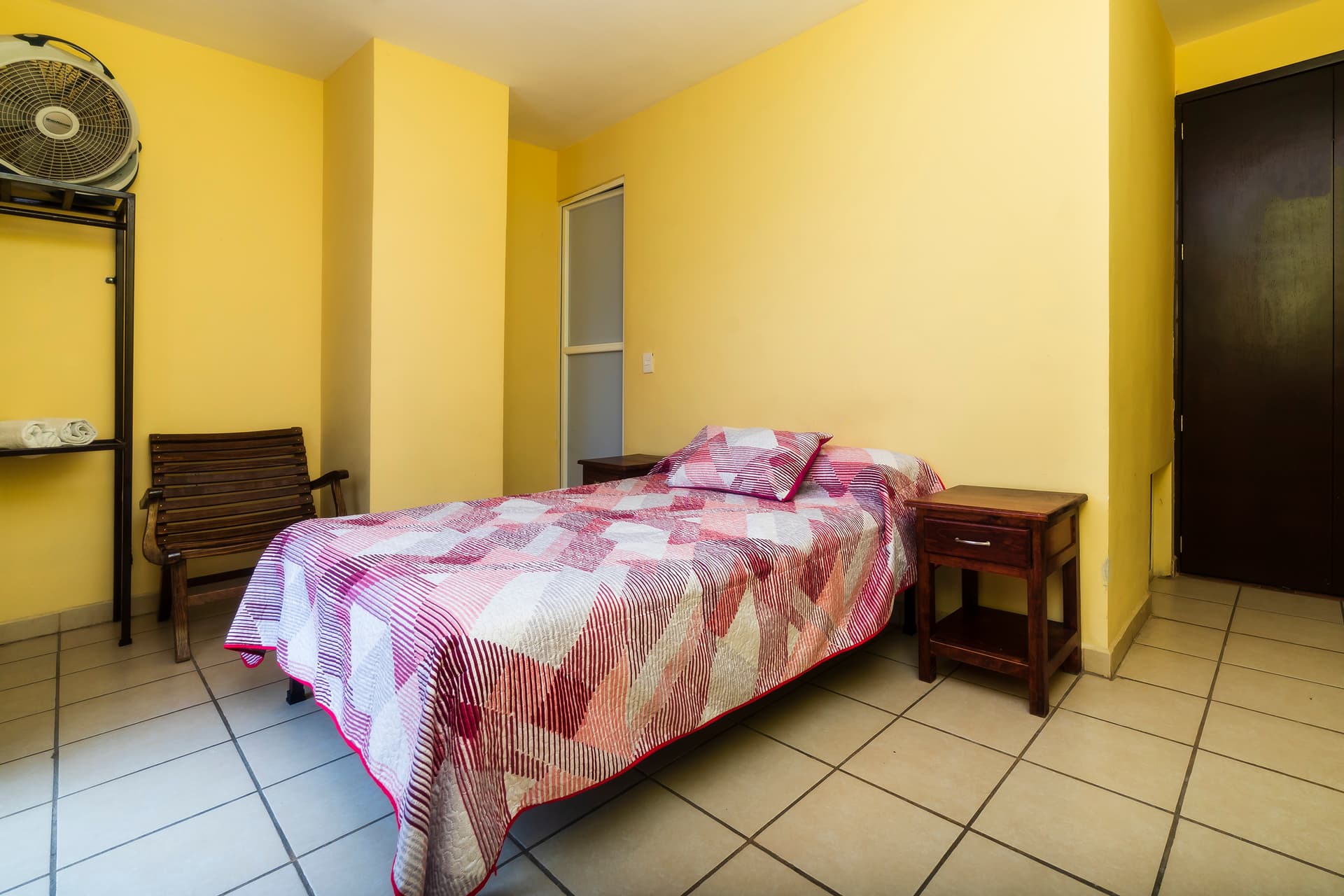 Sencilla con Balcon imagen 4