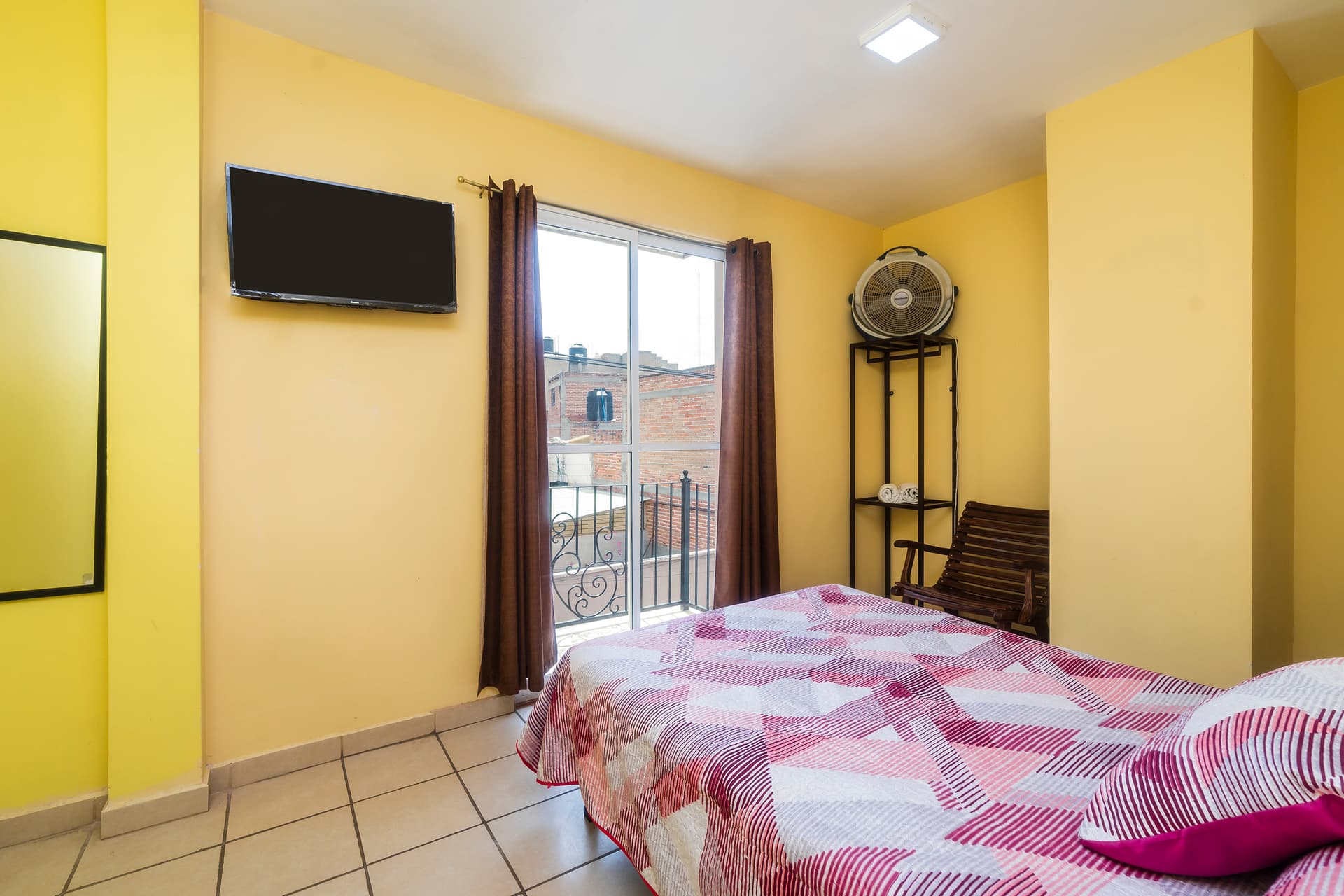 Sencilla con Balcon imagen 3