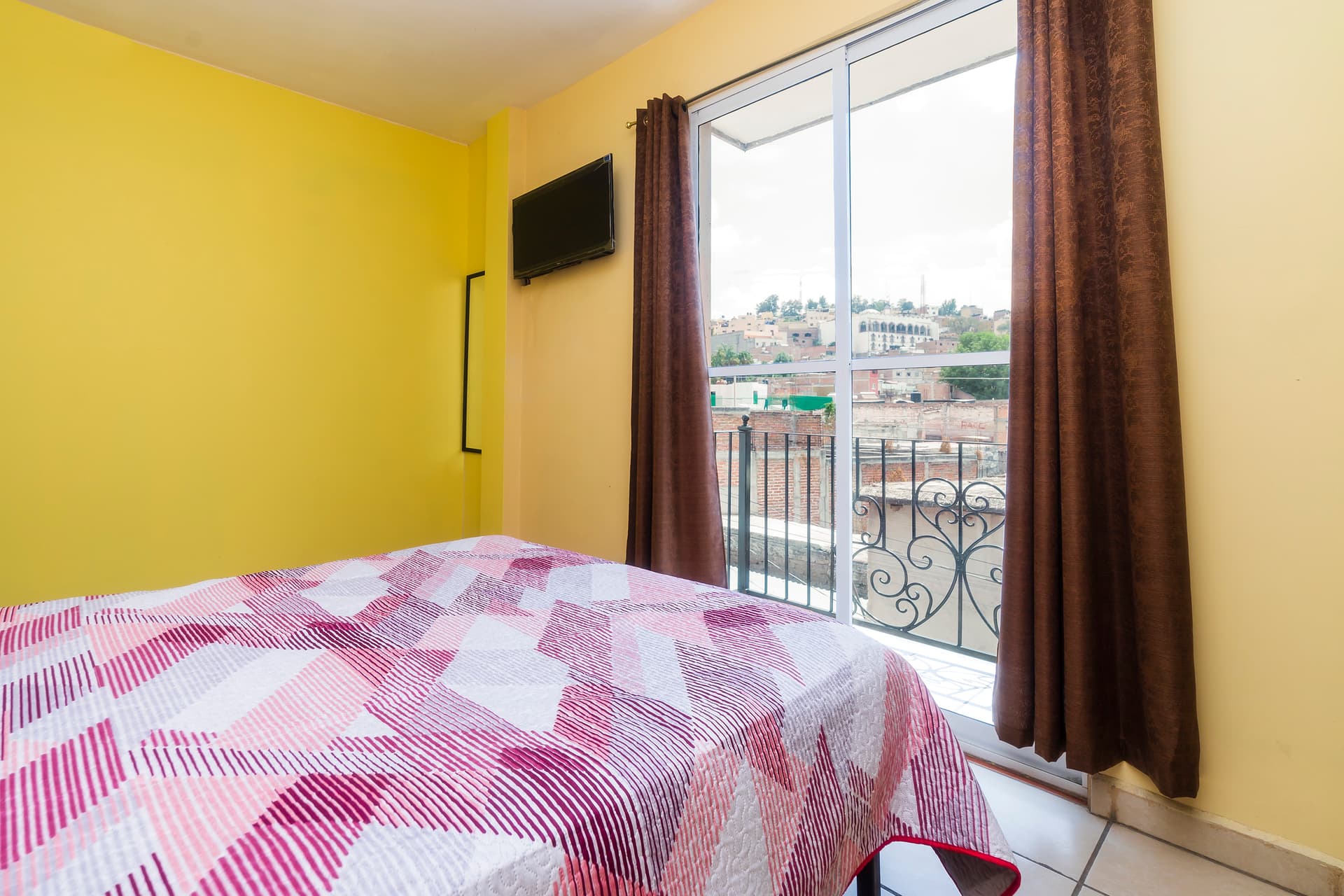 Sencilla con Balcon imagen 3